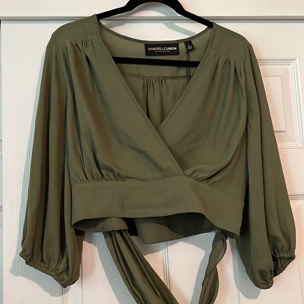 🌿 Green New York & Company Gabrielle Union Cropped Tie Back Blouse Large